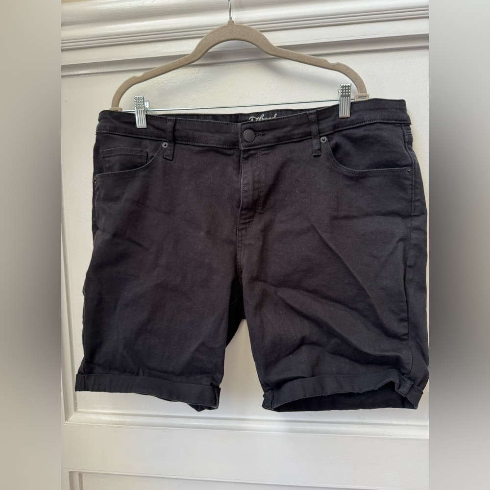Universal Thread Black Women's Shorts